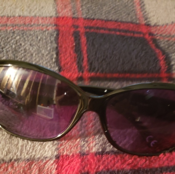 Foster Grant Accessories - NWOT FOSTER GRANT SUNGLASSES